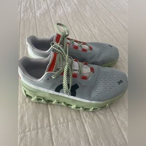 Oncloud cloud monsters - Size 8!